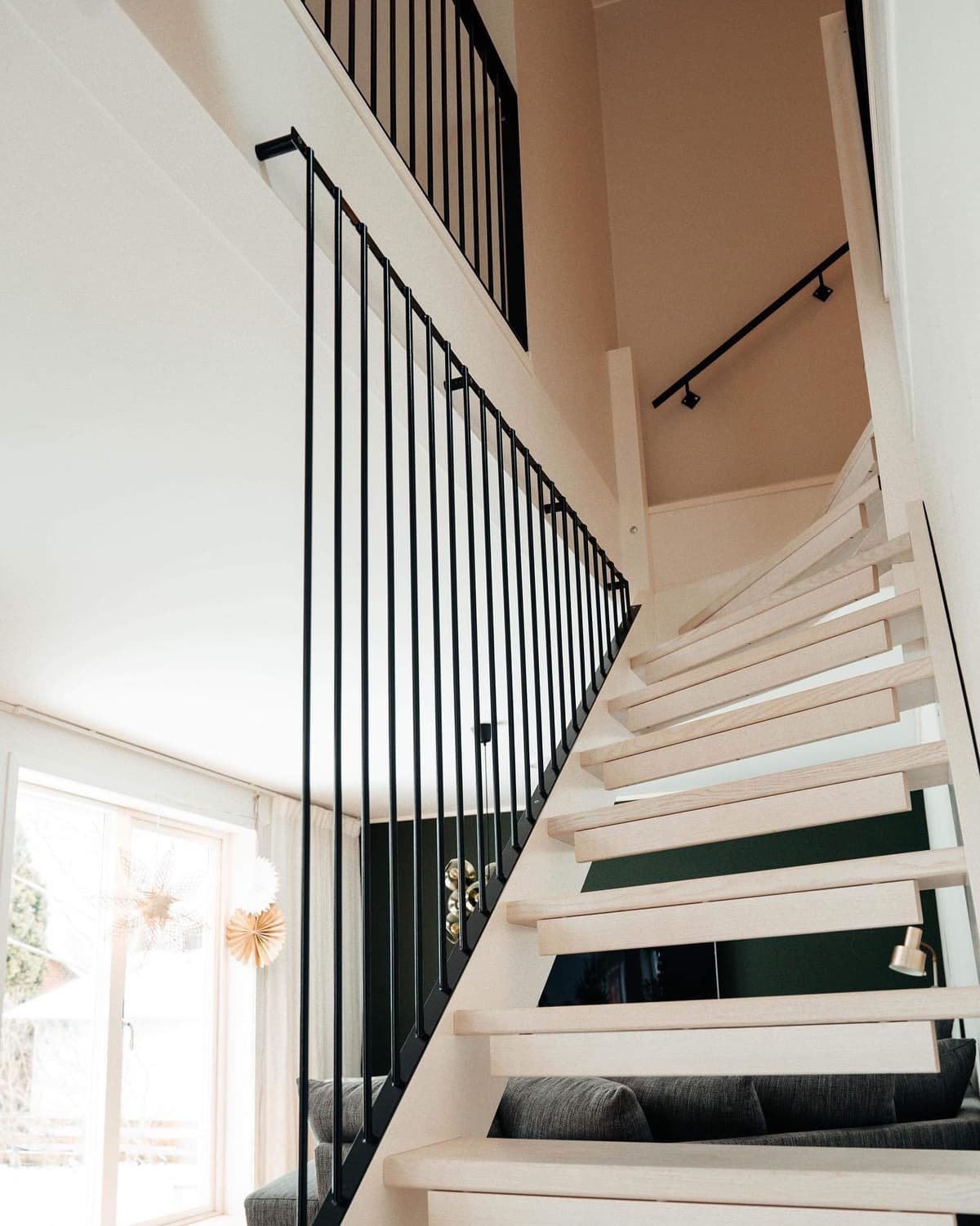 Räcke och spalje i trappa